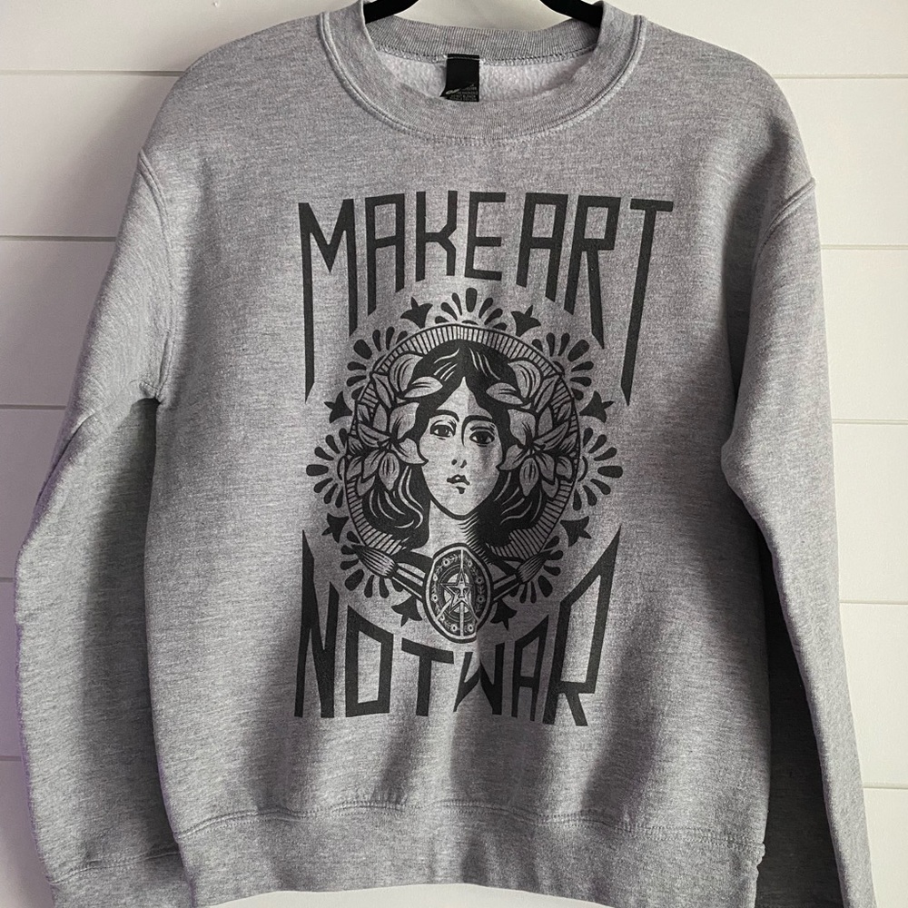 Obey crewneck sweater women’s size small